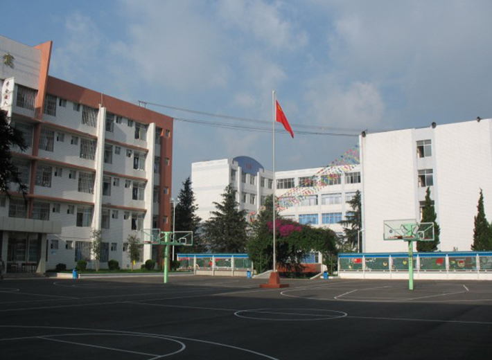 云南省贸易经济学校篮球场