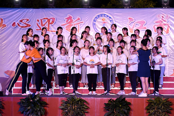 学生表演