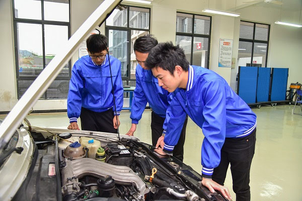 四川经济管理学校汽车运用与维修技术