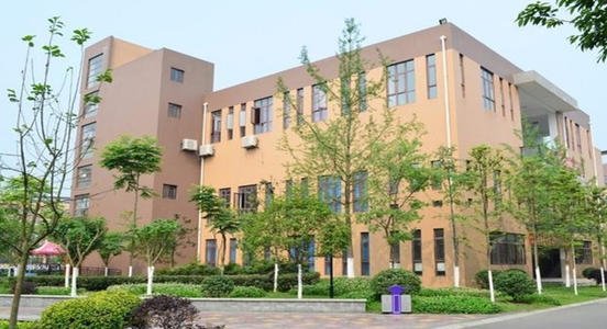 重庆市天府技工学校学费是多少？