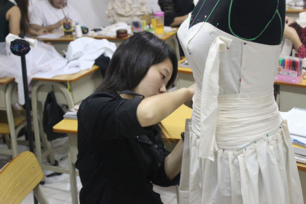 四川省南充外国语中等专业学校服装设计与工艺专业