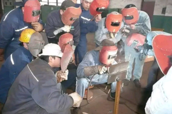云南省化工学校焊接技术应用专业