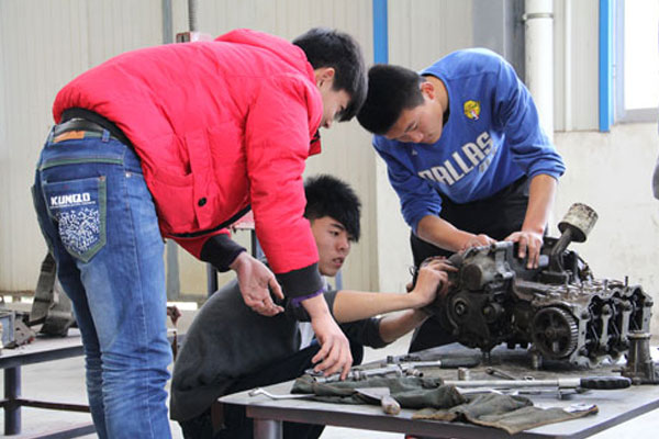 四川省商贸学校汽车运用与维修