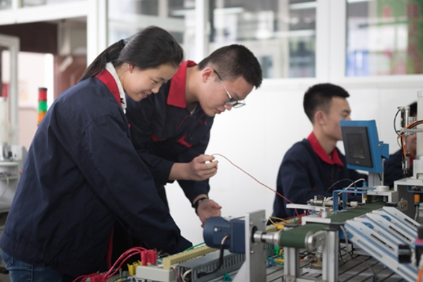 重庆市龙门浩职业学校机电设备安装与维修