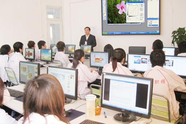 余庆县中等职业学校计算机平面设计