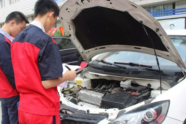 成都市中山职业技术学校汽车运用与维修专业第二届技能大赛！