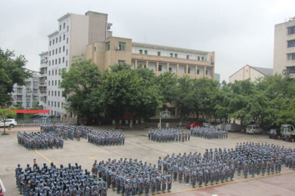 重庆市永川职业教育中心开学军训
