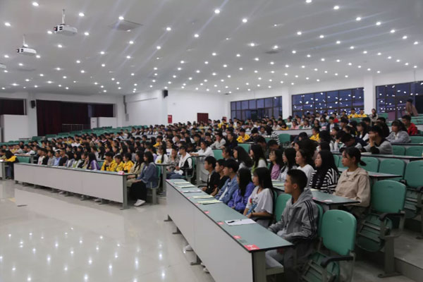 四川省通江县职业高级中学第四届学生社团暨团干部大会