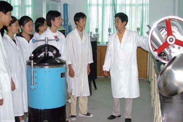 贵州首钢水钢技师学院药品服务与管理