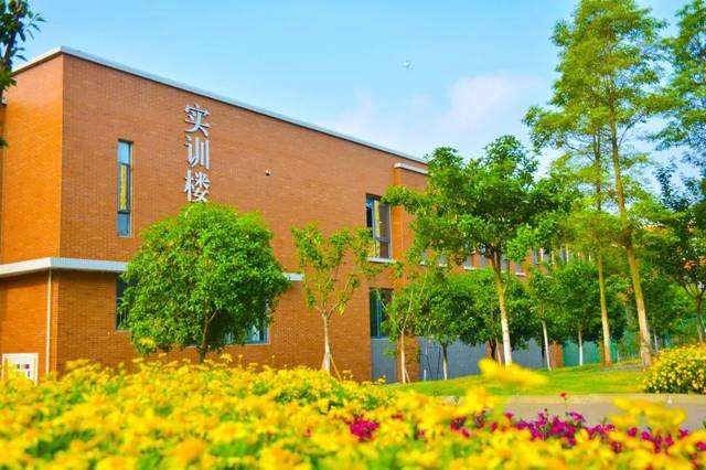 重庆经贸职业学院招生简章|招生对象计划以及录取政策