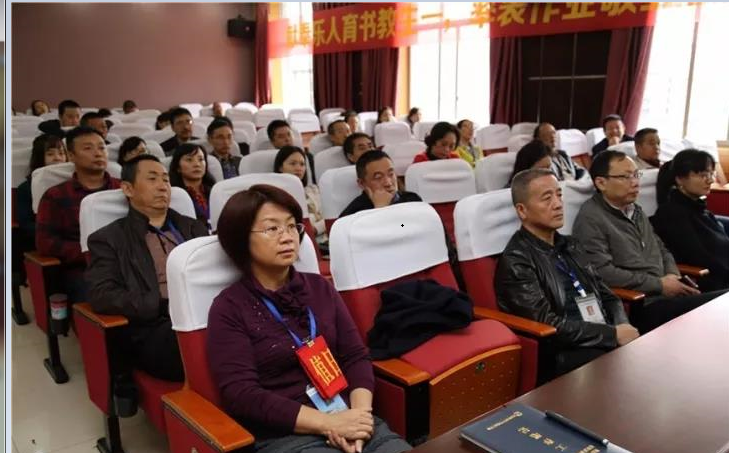 重庆机械电子技师学院组织观看十九大开幕式