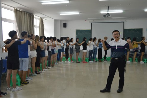 重庆能源职业学院高尔夫学院开展新生团体心理辅导