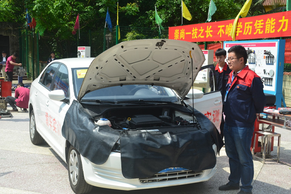 重庆渝州车辆工程技术学校职业教育活动周成功举办