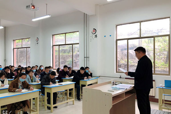 贵州省贵阳市商贸学校开展校园安全隐患排查活动