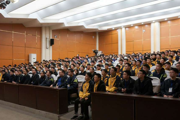 重庆市龙门浩职业中学校2018-2019学年度 “3+2”优秀学生表彰大会