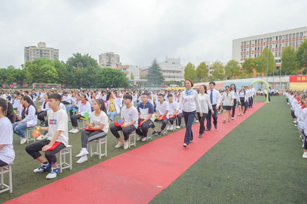 四川希望汽车职业学院地址在哪里？