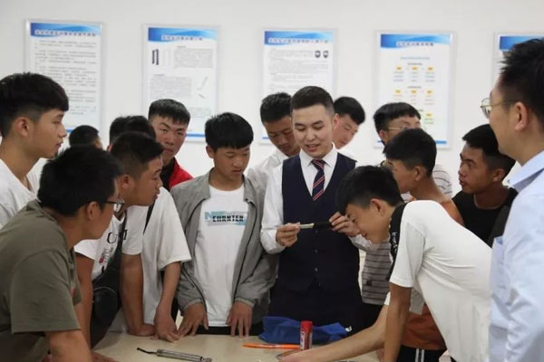 汉源县职业高级中学2017级188名同学参加顶岗实习工作