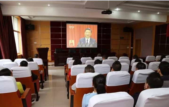 重庆机械电子技师学院组织观看十九大开幕式