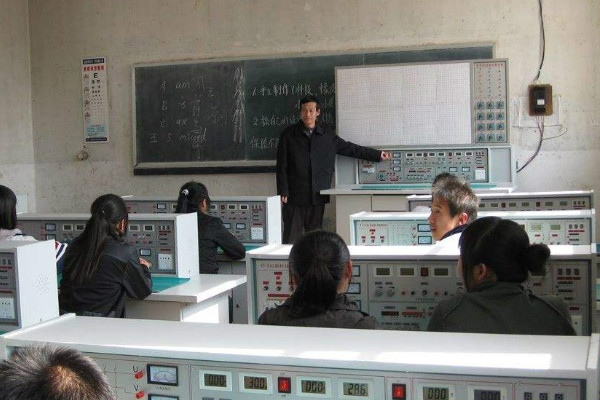 重庆科能技工高级学校电子电器应用与维修专业需要有基础吗