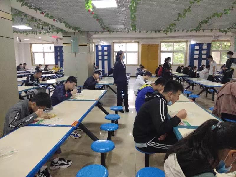返校第一天，深入第一线——重庆市商务学校巡视检查开学工作