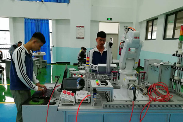 云南红河技师学院自动化工程