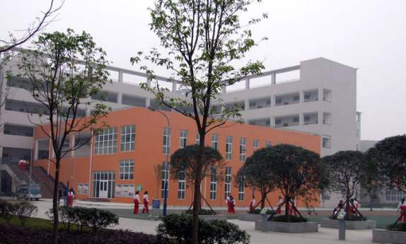 云南省电子信息高级技工学校校园环境如何