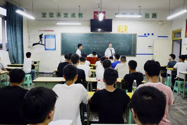 重庆市三峡水利电力学校喜迎2019级新生入学报道
