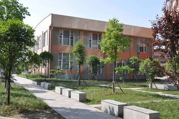 四川省成都市财贸职业高级中学是公办还是民办