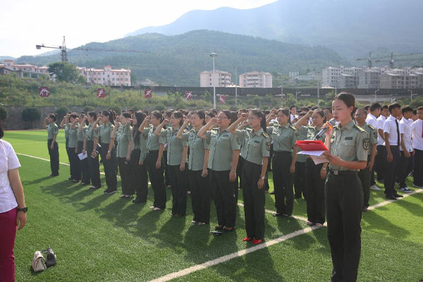 息烽县中等职业学校举行了隆重的开学典礼