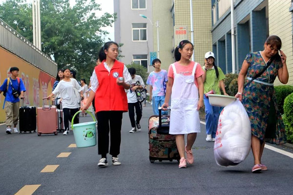 工职校2019级新生开启职高生活新征程