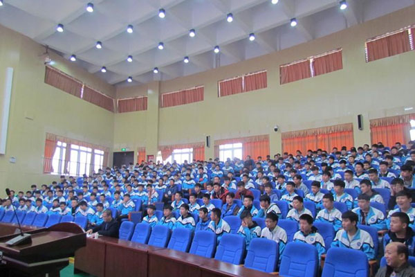 泸州市职业技术学校开展学生职业综合素养培训