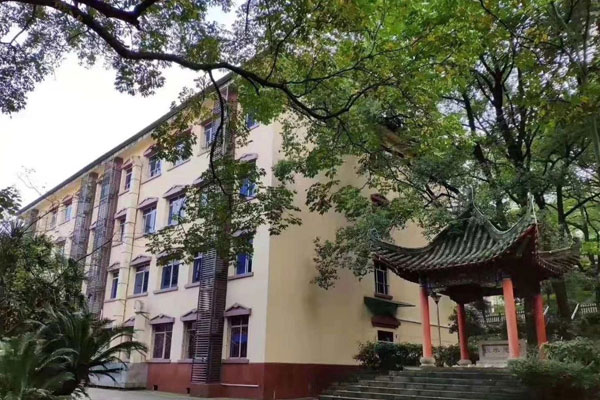 新都区铁路学校的办学性质|是公立学校还是私立学校