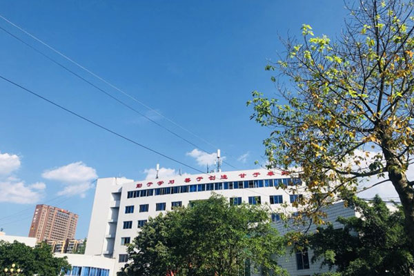 重庆市商务高级技工学校环境