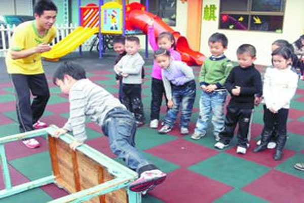 成都幼师读几年学费多少