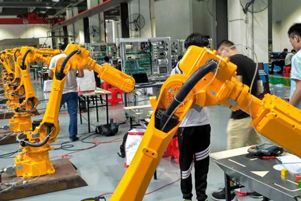 云南曲靖应用职业学校机电技术应用工业机器人应用与维护