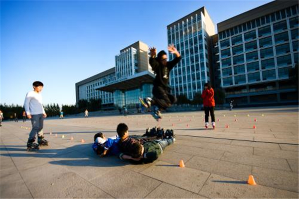 成都棠湖科学技术学校怎么去？