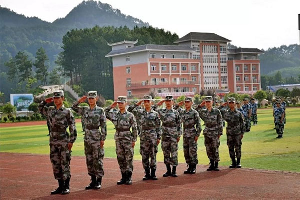 黄平县中等职业学校2019年秋季新生第一批军训启动仪式