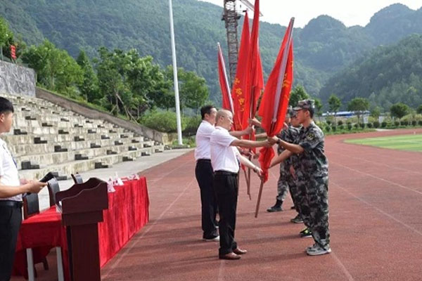 黄平县中等职业学校2019年秋季新生第一批军训启动仪式
