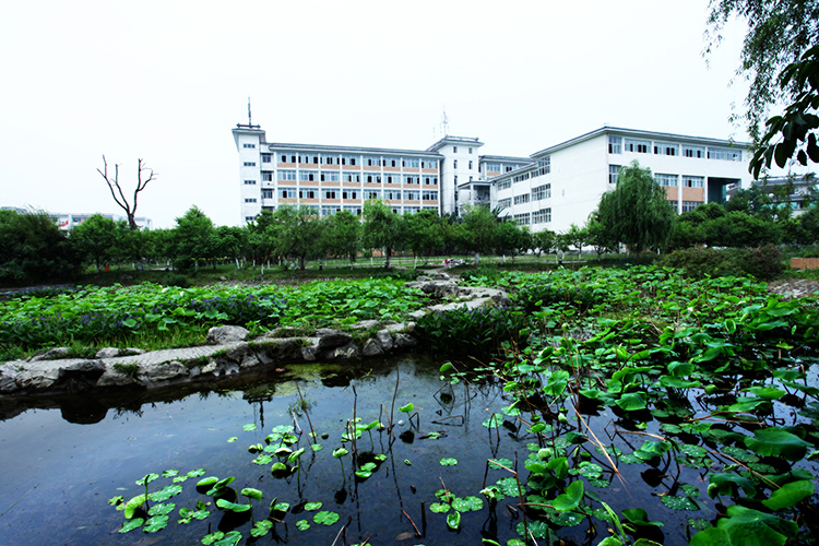 四川省弘博中等专业学校管理如何，环境怎么样？