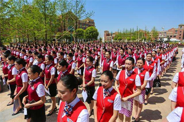 天府新区航空旅游职业学院学校有足球场吗